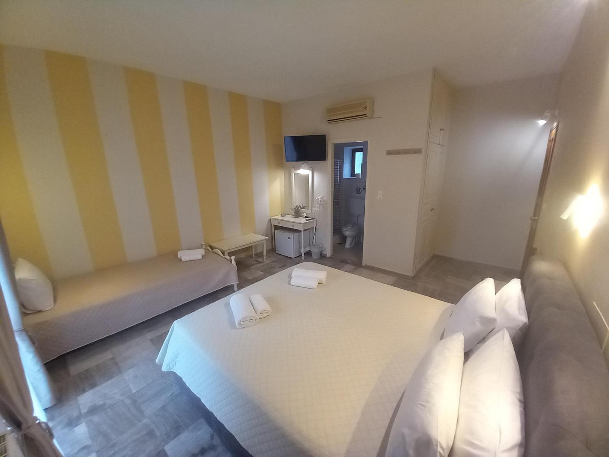 Hermes Hotel Митимна Екстериор снимка